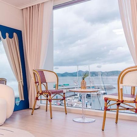 The Castle Ocean Suite Йосу Экстерьер фото