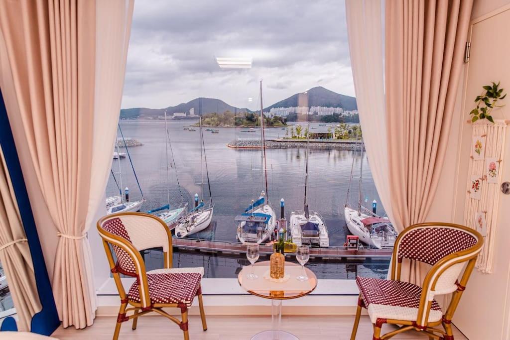The Castle Ocean Suite Йосу Экстерьер фото