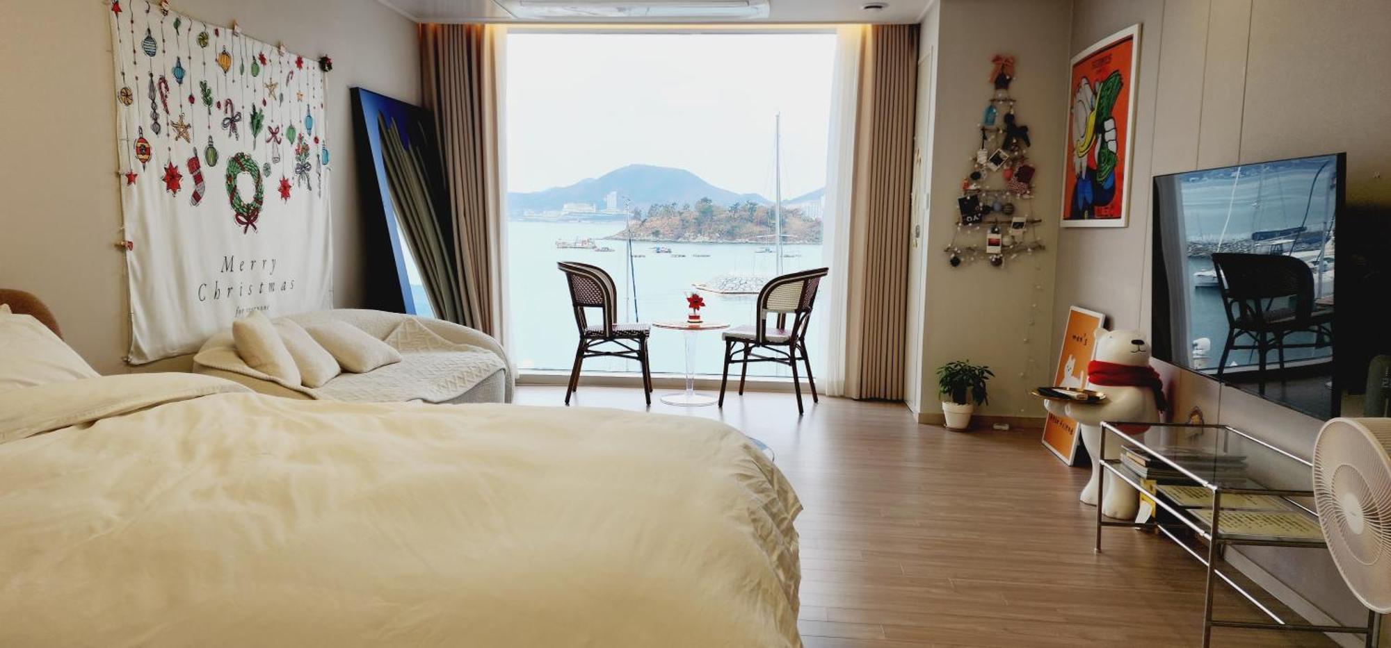 The Castle Ocean Suite Йосу Экстерьер фото